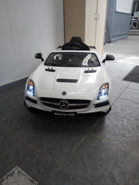 Kinder Elektroauto Mercedes SLS